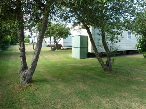 Hôtel Copthorne Caravans à Merston Extérieur photo