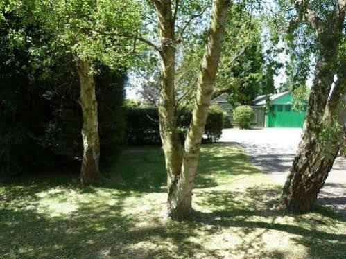 Hôtel Copthorne Caravans à Merston Extérieur photo